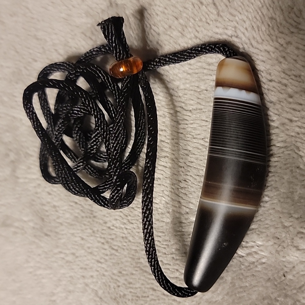 Vein Stone Ox Horn~Inner Mongolia Gobi Banded Eye Agate Curve Necklace Pendant - Picture 7 of 9